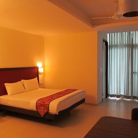Ixora Suites Μπανγκαλόρ Δωμάτιο φωτογραφία
