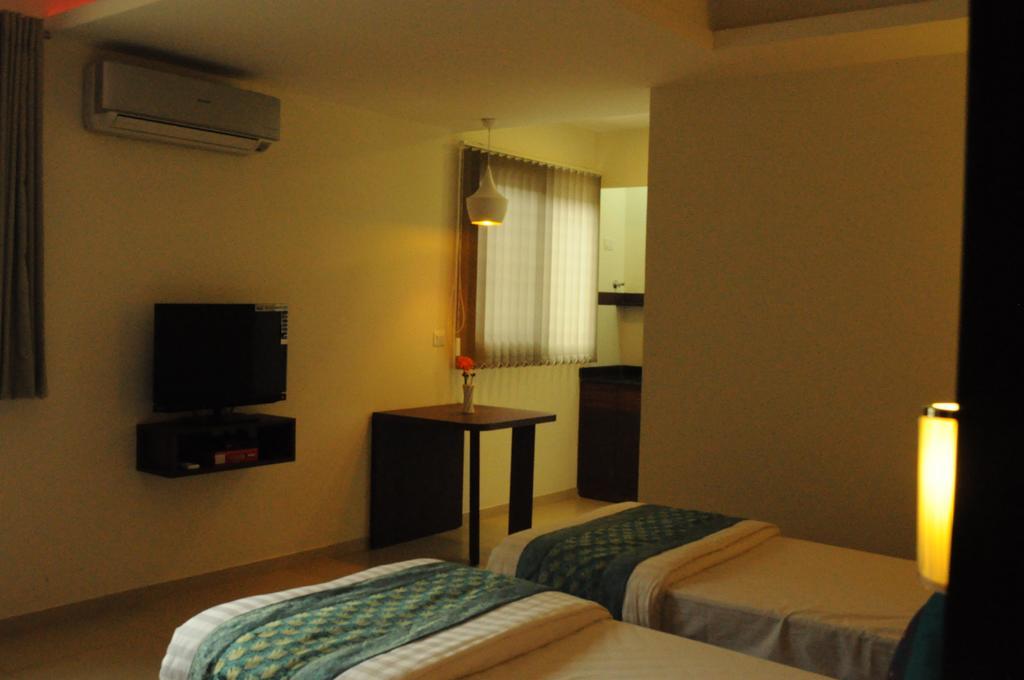 Ixora Suites Μπανγκαλόρ Δωμάτιο φωτογραφία